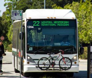 The discontinued 22 line stopping at the Chabot bus stop.